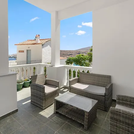 Chora Sea Nest, 2-bdr Flat In *